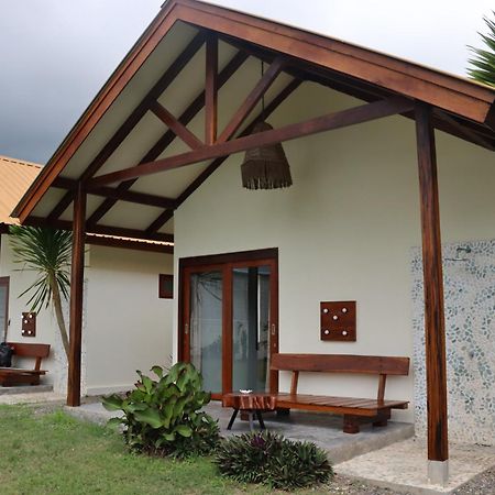 Outside Bungalow Sekongkang Екстер'єр фото